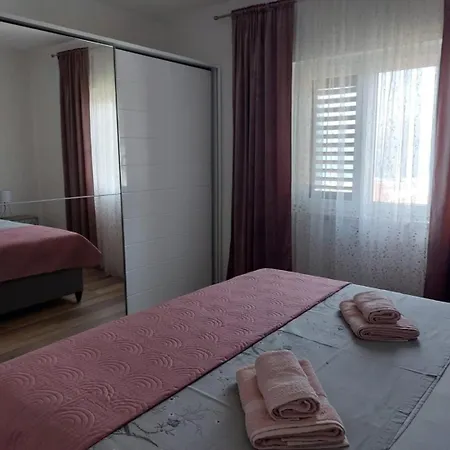 Ita 1 Apartment *